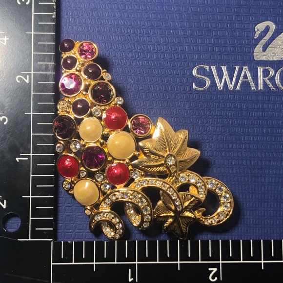 *Swarovski large Flower Brooch Pin - Picture 9 of 9